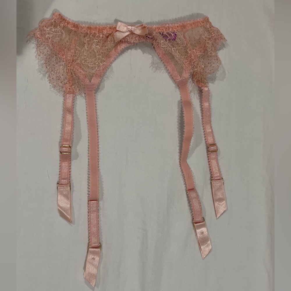 L’agent by agent provocateur peach pink garter belt